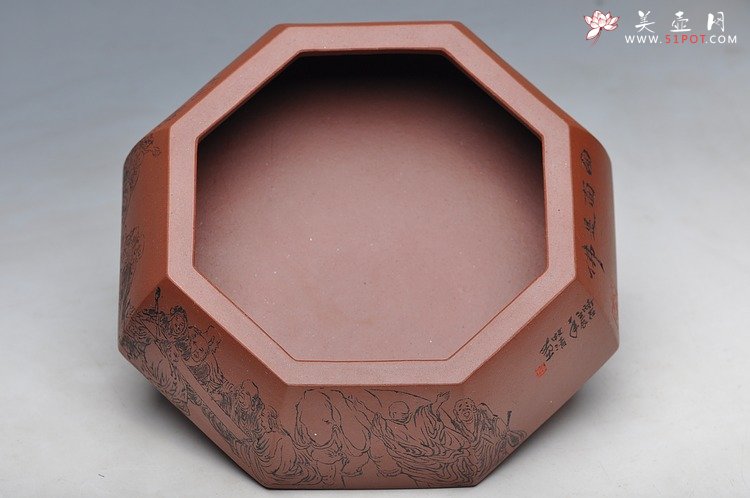 紫砂壶图片：面面是佛 人物线条张弛有力 耐品 全手八方水洗 笔洗 - 美壶网