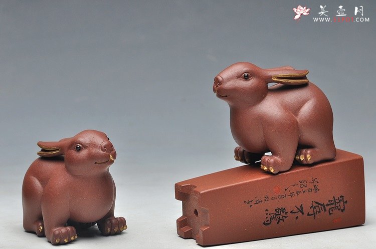 紫砂壶图片：富贵兔 描真金 吉祥富贵 - 美壶网