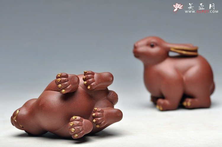 紫砂壶图片：富贵兔 描真金 吉祥富贵 - 美壶网
