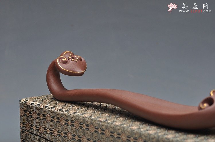 紫砂壶图片：如意香插 线条优美 描真金 - 美壶网