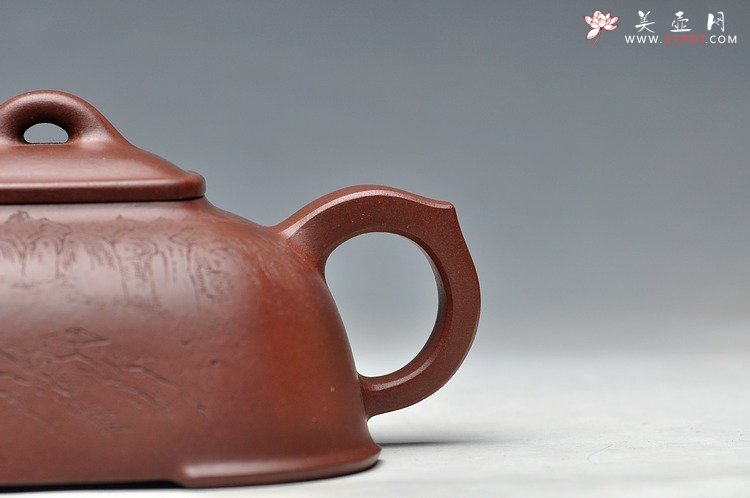 紫砂壶图片：何卫枫全手新品 敦方  蓄势 古味十足 精致可人 通景山水 - 美壶网