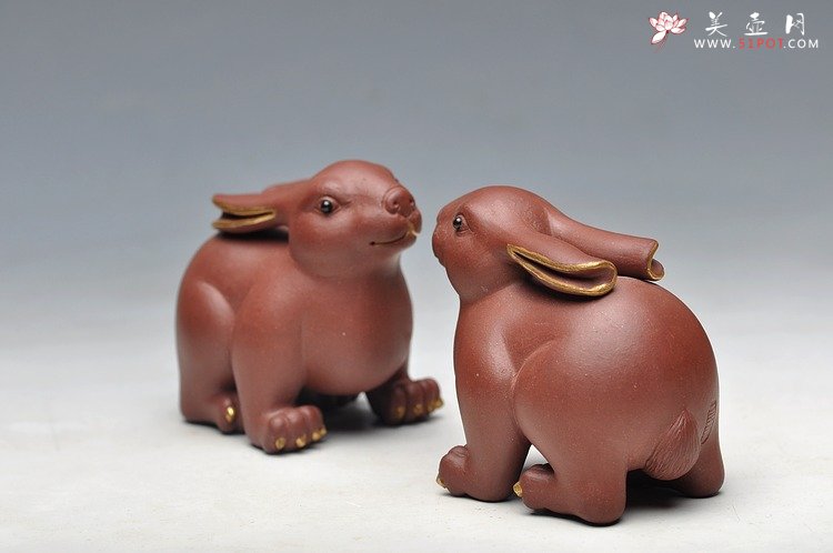 紫砂壶图片：富贵兔 描真金 吉祥富贵 - 美壶网