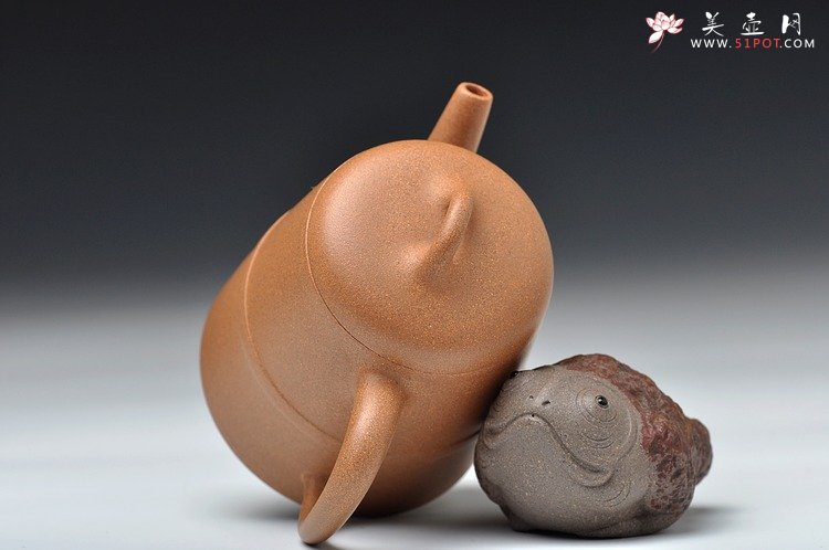 紫砂壶图片：杀茶利器 冬日必备 老段泥愈显老味 秦钟 - 美壶网