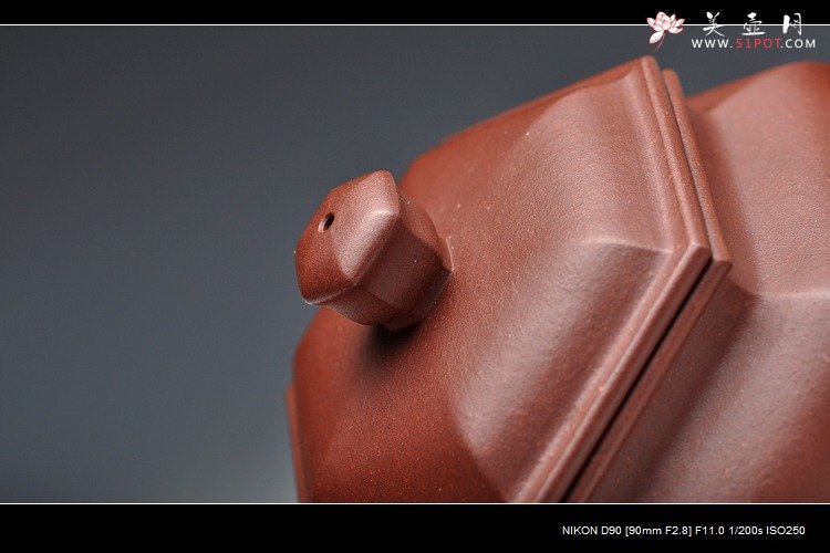 紫砂壶图片：稳如磐石 六方通景山水 何卫枫新品近作  全手乐钟 - 美壶网