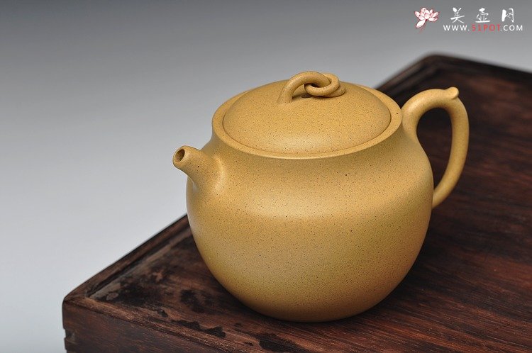 紫砂壶图片：造型新颖 敦厚可人 本山绿 全手禅钟 - 美壶网