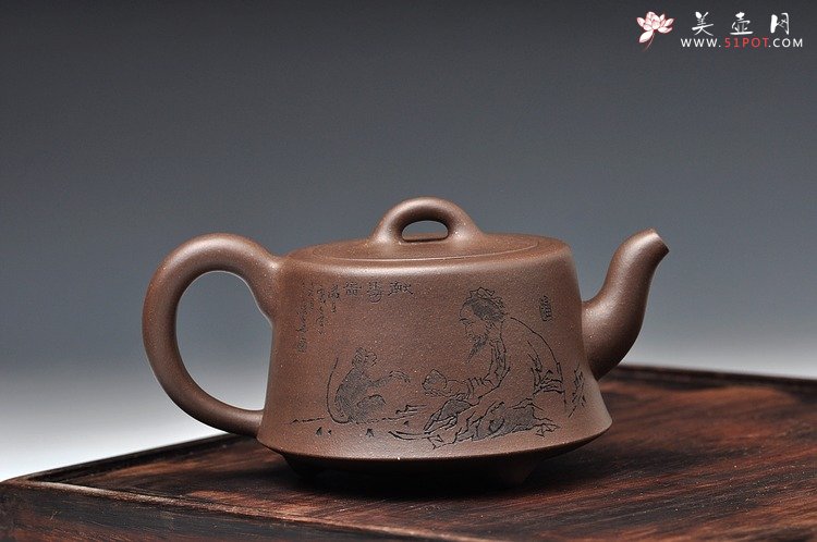 紫砂壶图片：双刀精品更显老味  柱础 青灰砂 范曾人物风格 - 美壶网