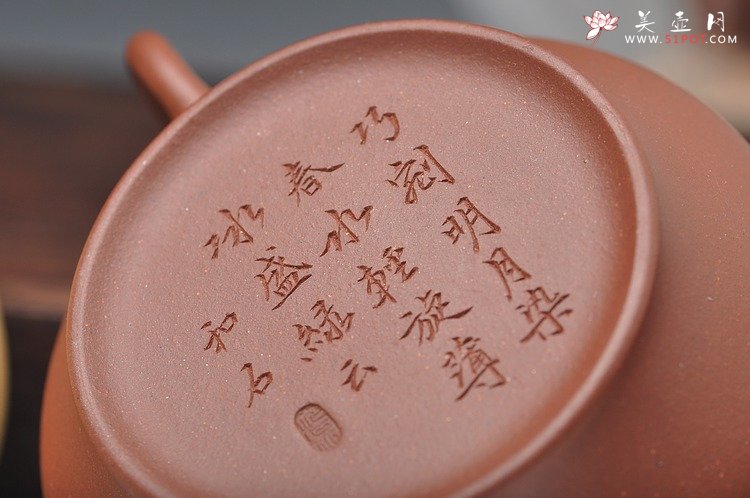 紫砂壶图片：线条挺括 全手高虚扁 本绿和底槽青一对 国助和石装饰 - 美壶网