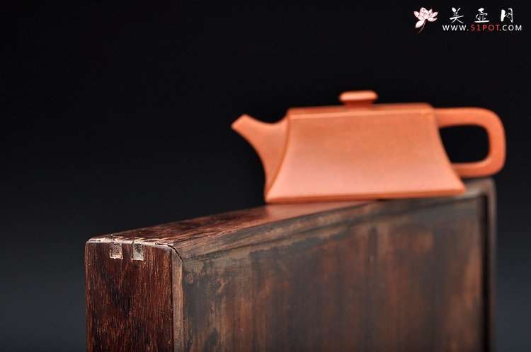 紫砂壶图片：线条张劲 严谨之风  全手 小求正 - 美壶网