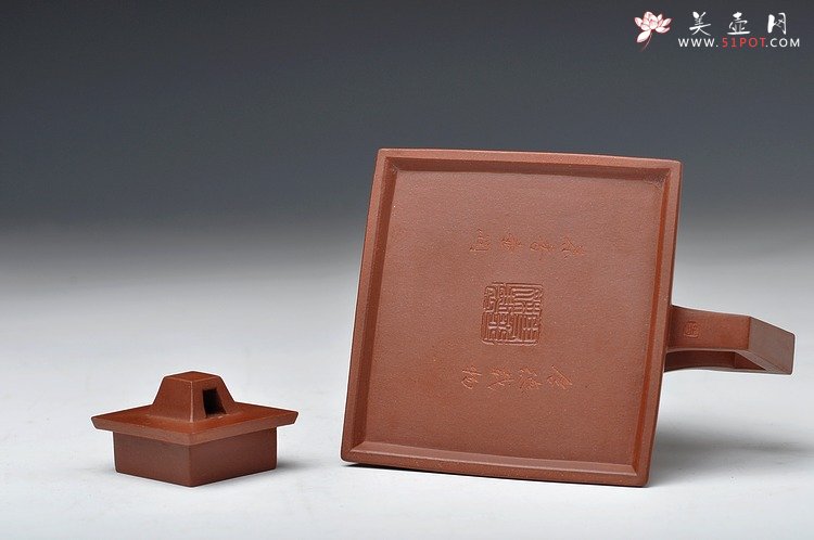 紫砂壶图片：气势凛然 剑流身如城 李昌鸿大师装饰 全手升方壶 - 美壶网