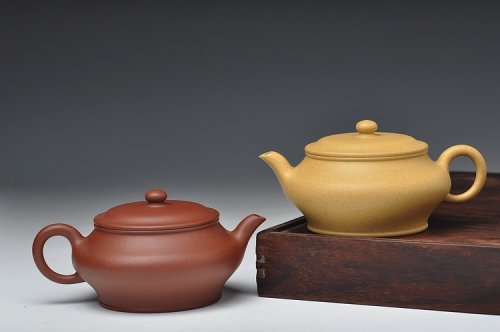 范磊紫砂壶 线条挺括 全手高虚扁 本绿和底槽青一对 国助和石装饰 原矿底槽清