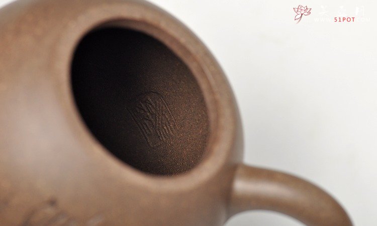 紫砂壶图片：高振宇风格 全手禅曲 清秀俊雅 张听刚装饰 - 美壶网