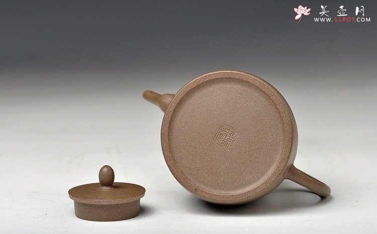 紫砂壶图片：青段全手禅韵 挺拔秀气 古朴 张听刚装饰 - 美壶网