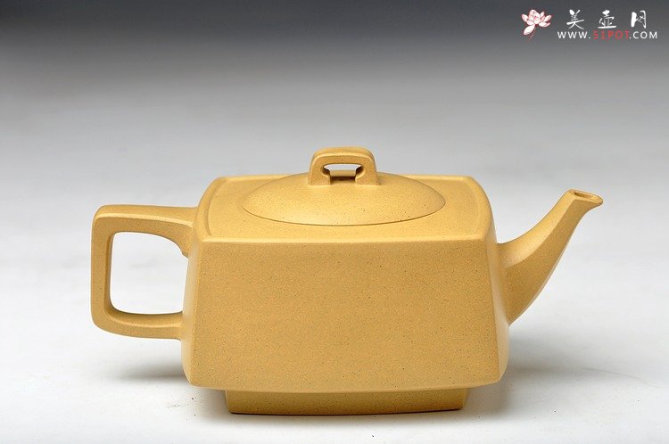 紫砂壶图片：何卫枫最新力作 全手本绿砂四方 挺拔舒展 适合绿茶 - 美壶网