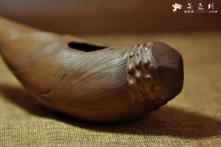 紫砂壶图片：鸣远款水注。紫砂摆件•雕塑•茶宠•很真实的紫砂竹笋•公道杯 - 美壶网