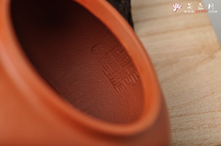 紫砂壶图片：文人壶 温文儒雅 铁观音利器 全手君玉 如鱼得水 - 美壶网