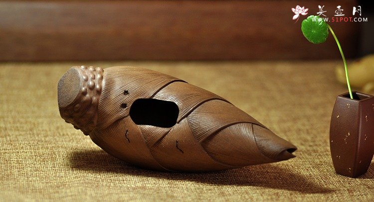 紫砂壶图片：鸣远款水注。紫砂摆件•雕塑•茶宠•很真实的紫砂竹笋•公道杯 - 美壶网