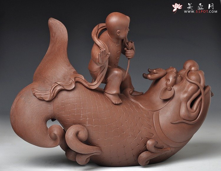 紫砂壶图片：财童戏鱼龙 精品之作 - 美壶网