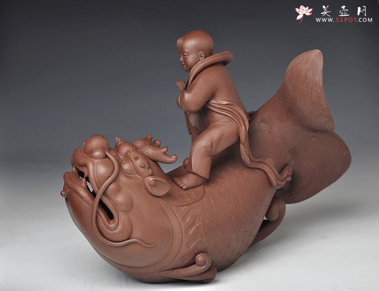 紫砂壶图片：财童戏鱼龙 精品之作 - 美壶网