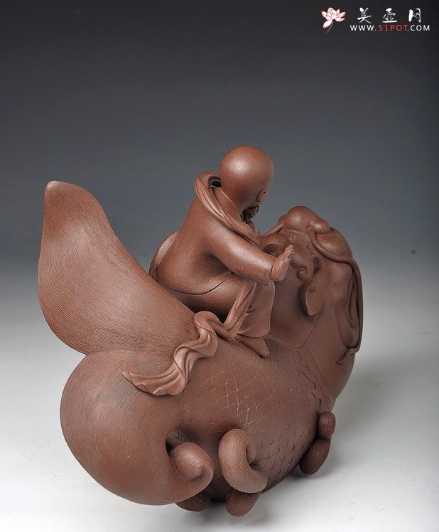 紫砂壶图片：财童戏鱼龙 精品之作 - 美壶网