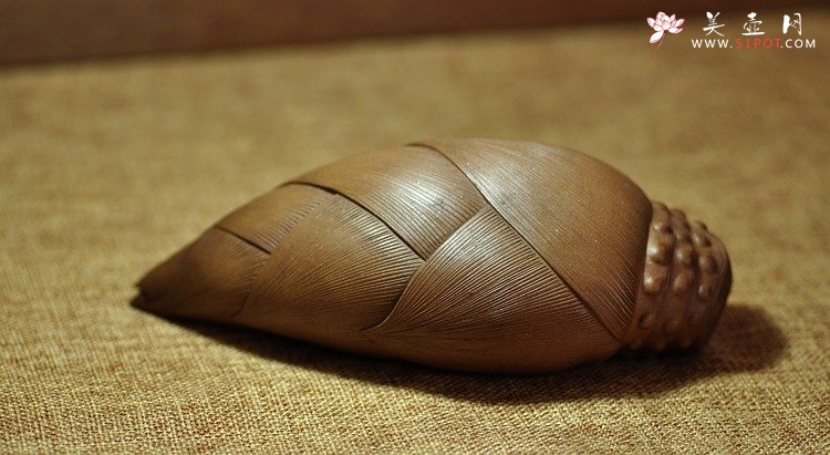 紫砂壶图片：鸣远款水注。紫砂摆件•雕塑•茶宠•很真实的紫砂竹笋•公道杯 - 美壶网