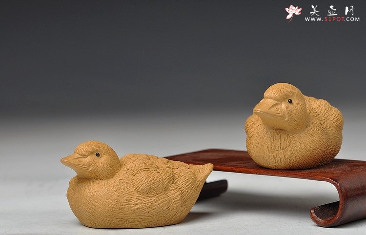 紫砂壶图片：一对好玩的段泥鸳鸯 - 美壶网