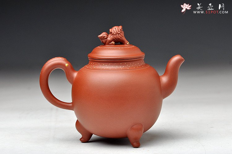 紫砂壶图片：昂然有力 手工点砂 全手三足瑞兽 真金点睛有气势 - 美壶网
