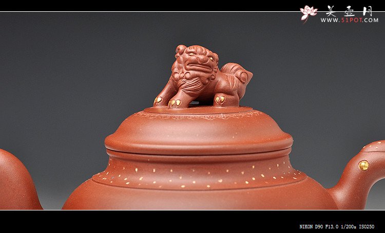 紫砂壶图片：昂然有力 手工点砂 全手三足瑞兽 真金点睛有气势 - 美壶网