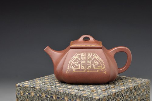 何卫枫紫砂壶 气度不凡 真金装饰 古色古香 全手四方抽角 原矿底槽清