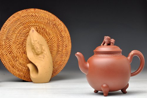 于洪霞紫砂壶 昂然有力 手工点砂 全手三足瑞兽 真金点睛有气势 原矿清水泥