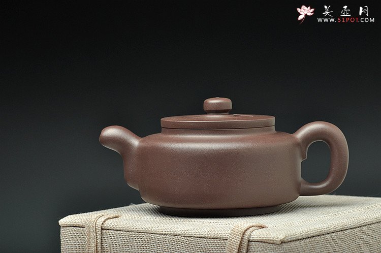 紫砂壶图片：端庄沉稳 内敛 陈进力作 精工紫茄泥   全手德韵 - 美壶网