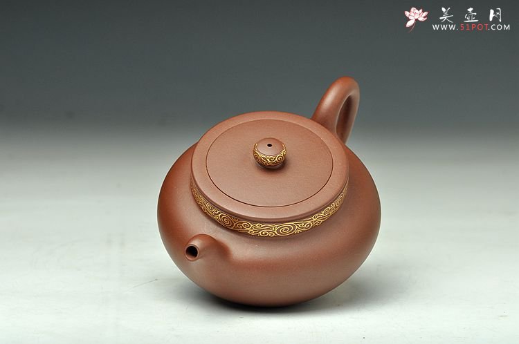 紫砂壶图片：曲峰原创作品 典雅大气 全手雍和 宫廷风格 - 美壶网