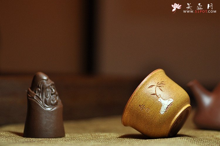 紫砂壶图片：石丁最新作品 清韵杯 装饰古味瓶兰 - 美壶网