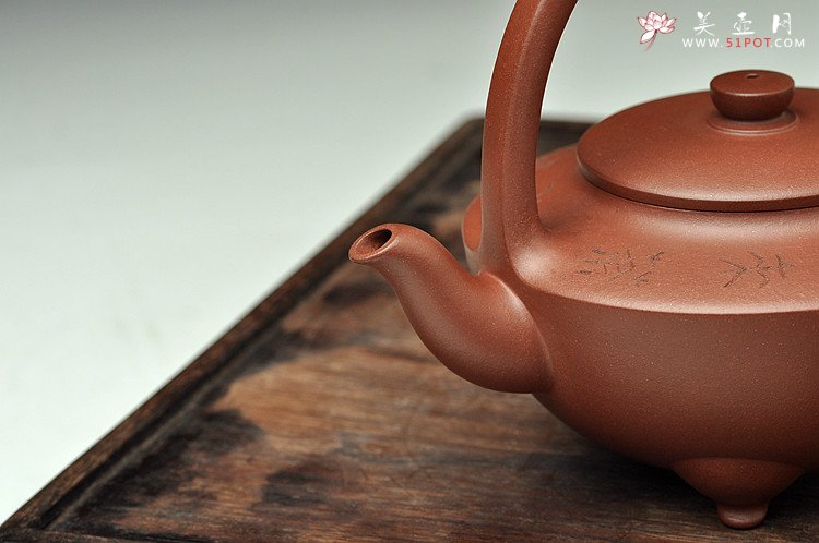 紫砂壶图片：难度极大之全手工望月提梁 中书协刘世涛装饰 收藏佳品 - 美壶网