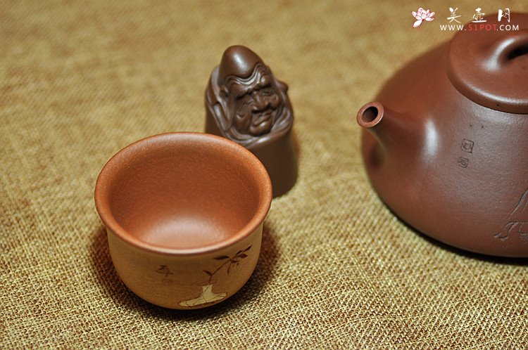 紫砂壶图片：石丁最新作品 清韵杯 装饰古味瓶兰 - 美壶网