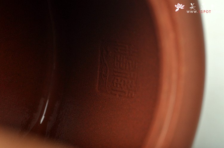 紫砂壶图片：顶级老料 挺拔俊秀 全手曼生提梁 仅此一件不接受定做 - 美壶网