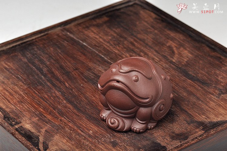 紫砂壶图片：古体蟾蜍踏云 - 美壶网