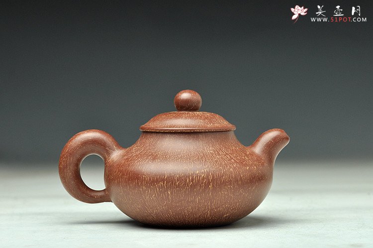 紫砂壶图片：蓄势内敛 趣味盎然 全手婉珠 创新技法表现 非常有味道~  紫泥和段泥两种 - 美壶网