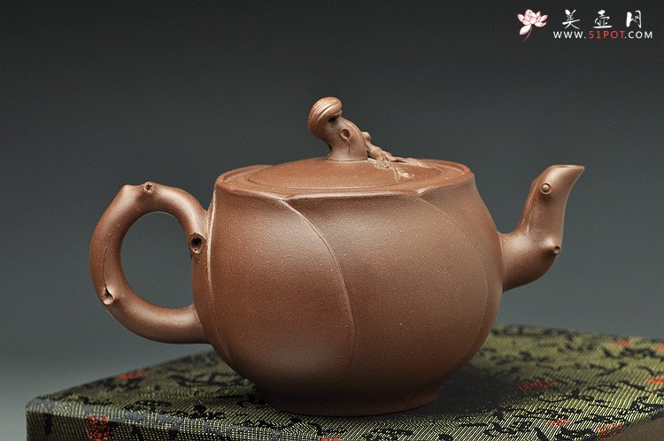 紫砂壶图片：嵌盖 梅枝疏朗得趣 含苞待放 - 美壶网