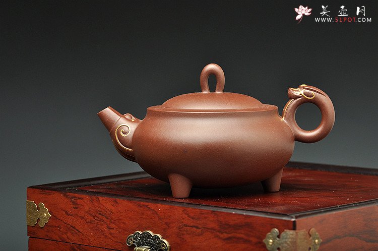 紫砂壶图片：曲峰获奖作品 环龙三脚 精工之作 气韵十足 真金装饰 送礼佳品 - 美壶网