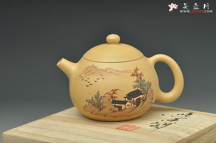 紫砂壶图片：手工自炼段泥 温润如玉 全手西施 泥绘山水 仅此一件 - 美壶网