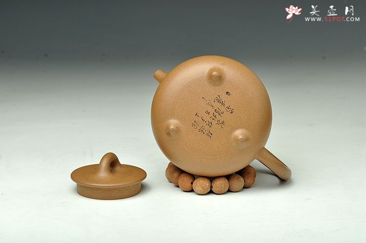 紫砂壶图片：高挑有力 敦厚生韵 与刻绘相得益彰  全手高石瓢 - 美壶网