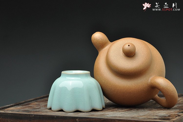 紫砂壶图片：道洪风格 雄厚可人  全手鼎珠 改良版 - 美壶网