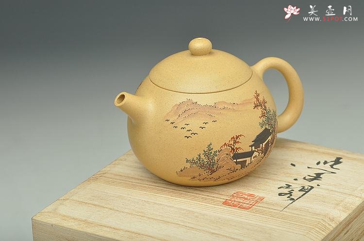 紫砂壶图片：手工自炼段泥 温润如玉 全手西施 泥绘山水 仅此一件 - 美壶网