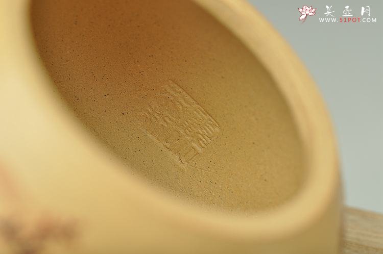 紫砂壶图片：手工自炼段泥 温润如玉 全手西施 泥绘山水 仅此一件 - 美壶网