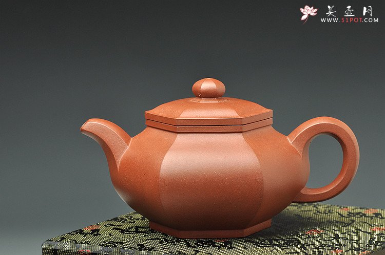 紫砂壶图片：景舟款藏六方 何卫枫全手新作 端庄周正 做工精致 - 美壶网