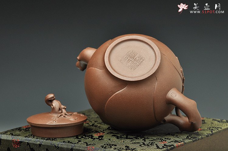 紫砂壶图片：嵌盖 梅枝疏朗得趣 含苞待放 - 美壶网