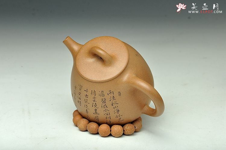 紫砂壶图片：高挑有力 敦厚生韵 与刻绘相得益彰  全手高石瓢 - 美壶网