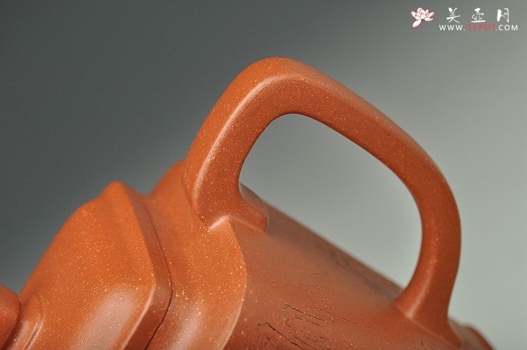 紫砂壶图片：何卫枫新作 全手四方云泉 端庄妍丽 通景山水 - 美壶网