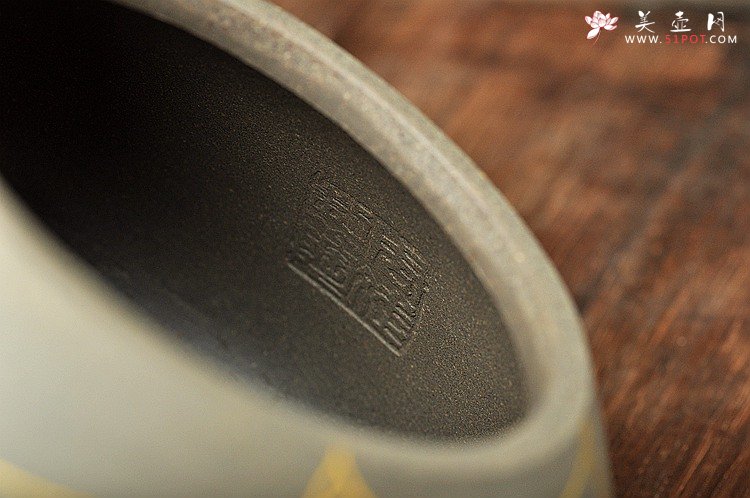 紫砂壶图片：周斌新作 全手真金冰纹大满瓢 高温青灰泥 饱满大气 - 美壶网