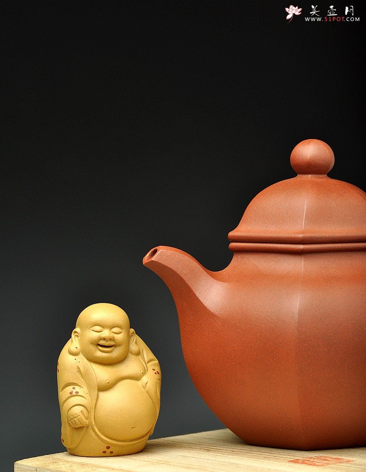 紫砂壶图片：线条流畅 细节处理干净利索 全手六方掇球 - 美壶网